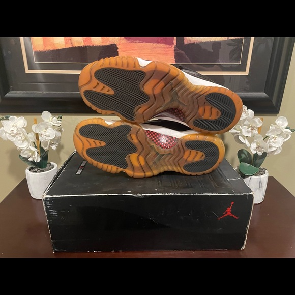 Jordan 11 Retro 72-10 (2015) Size 12 - Picture 6 of 10